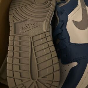 Nike Men's Low-Top Sneakers in Blue, White and Gray